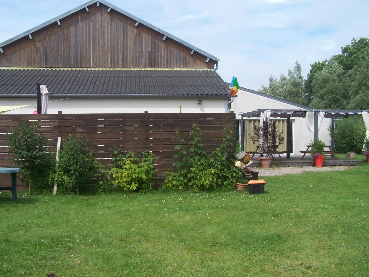 Le centre AFL, vu du jardin